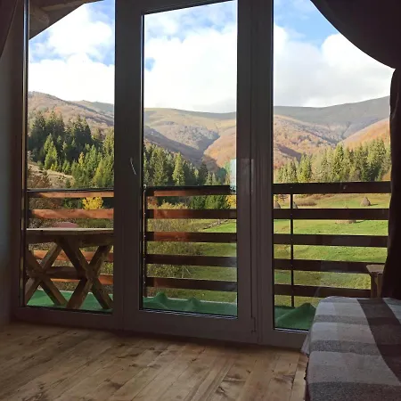 Guest house під горбком Bukovets