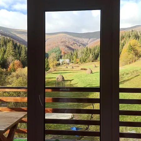 під горбком Guest house 3*