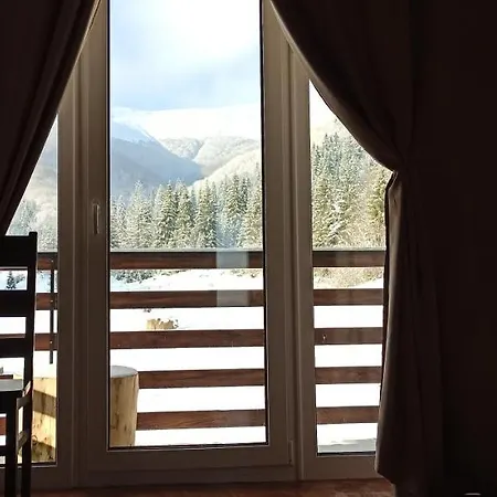 під горбком