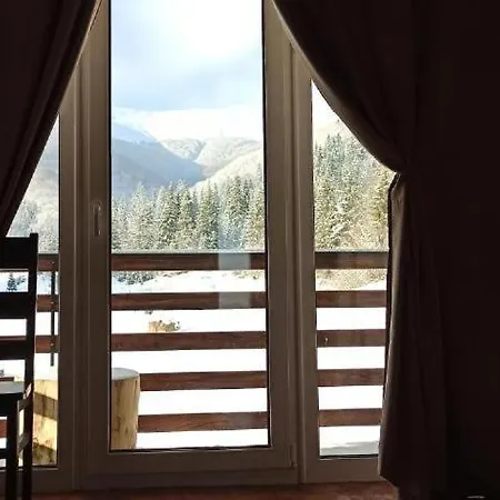 під горбком Guest house 3*
