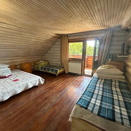 під горбком Guest house