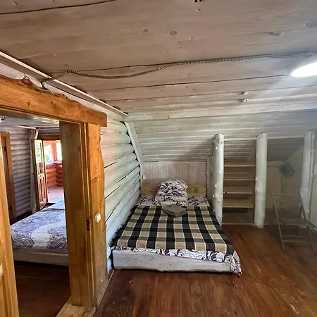 під горбком Guest house 3*