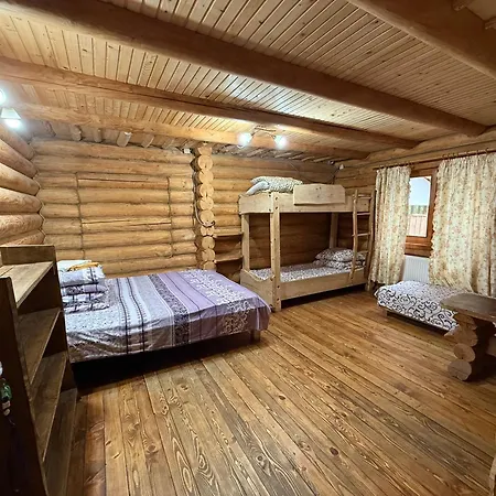 Konukevi під горбком 3*