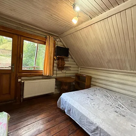 Konukevi під горбком 3*