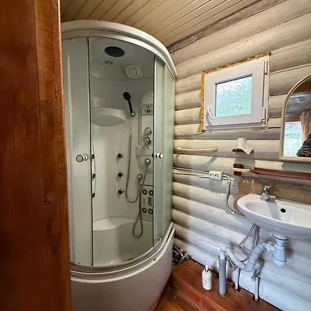 під горбком