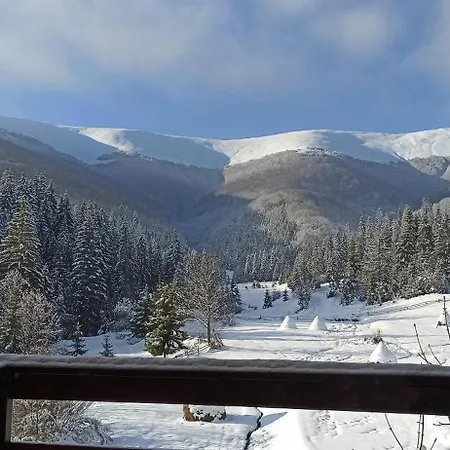 під горбком