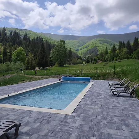 під горбком Guest house 3*