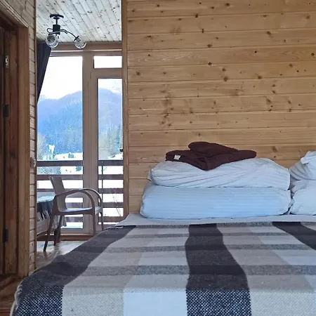 Konukevi під горбком 3*