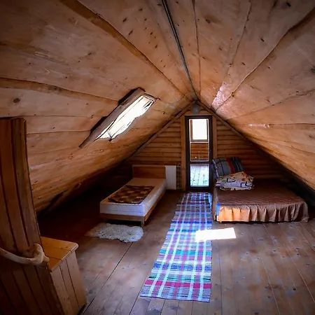 під горбком Bukovets