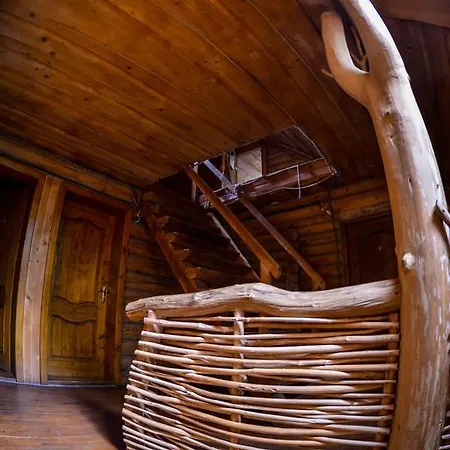 під горбком