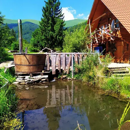 під горбком Guest house 3*