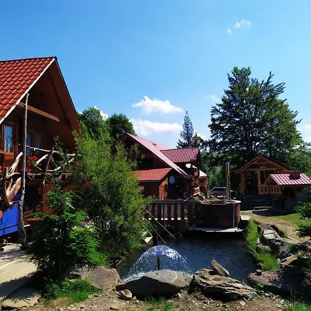 під горбком Guest house