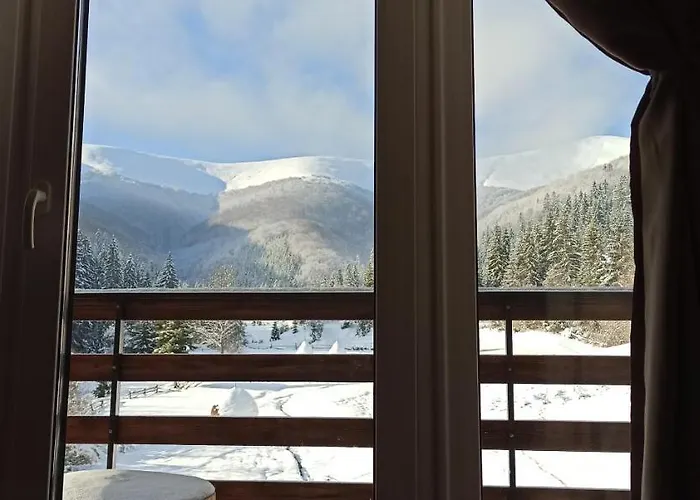 Konukevi під горбком 3*