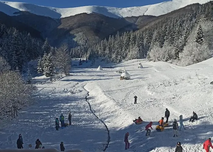Konukevi під горбком 3*