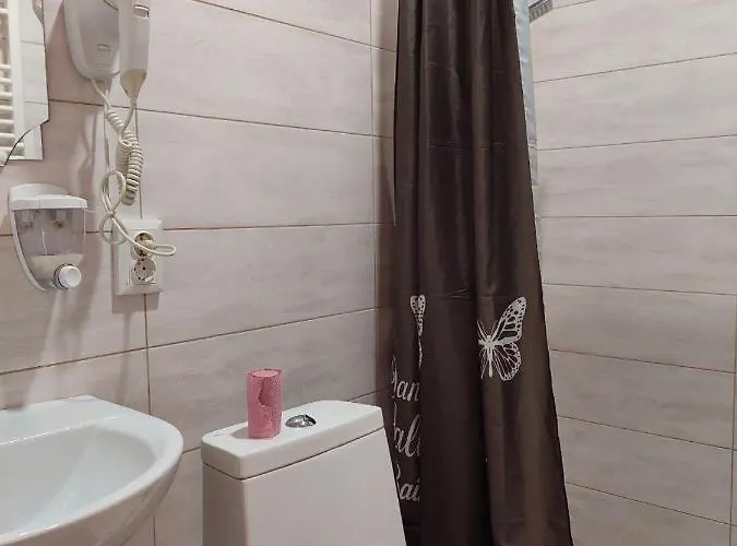 під горбком Konukevi