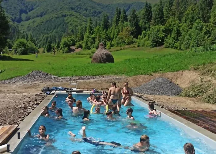Konukevi під горбком