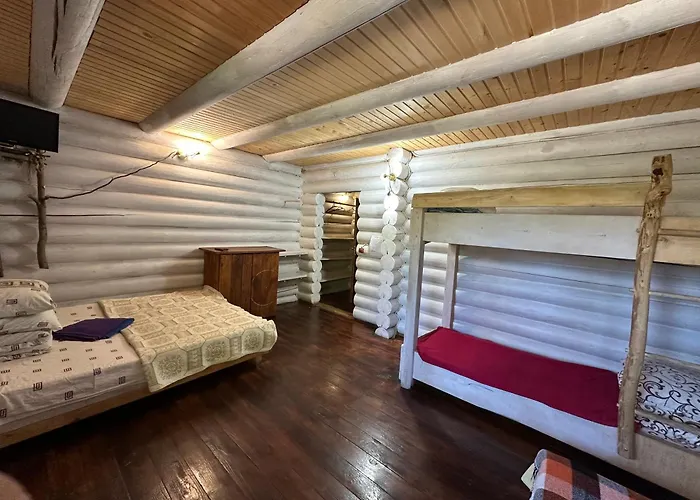 під горбком Konukevi