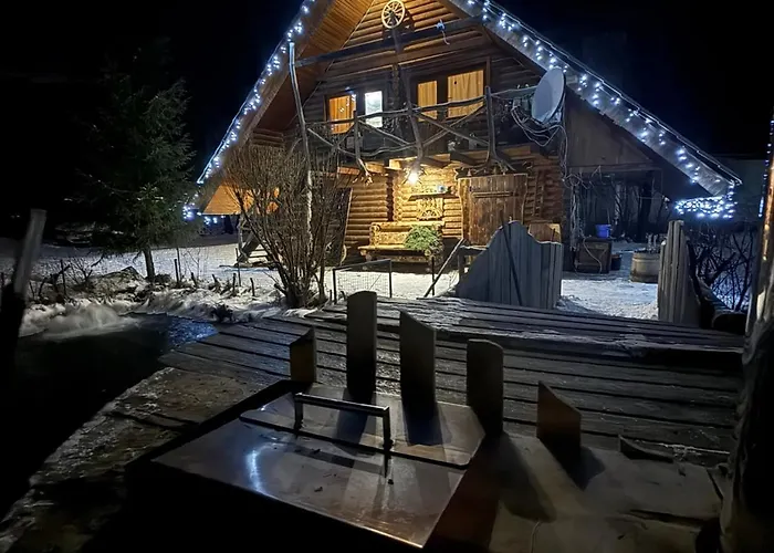 під горбком Konukevi