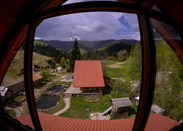 Konukevi під горбком 3*