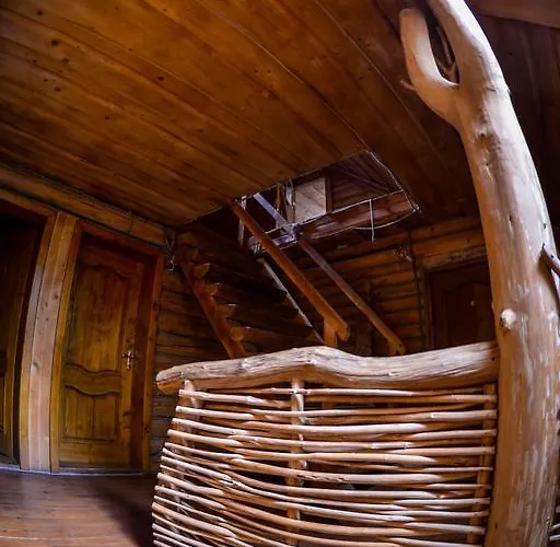 під горбком