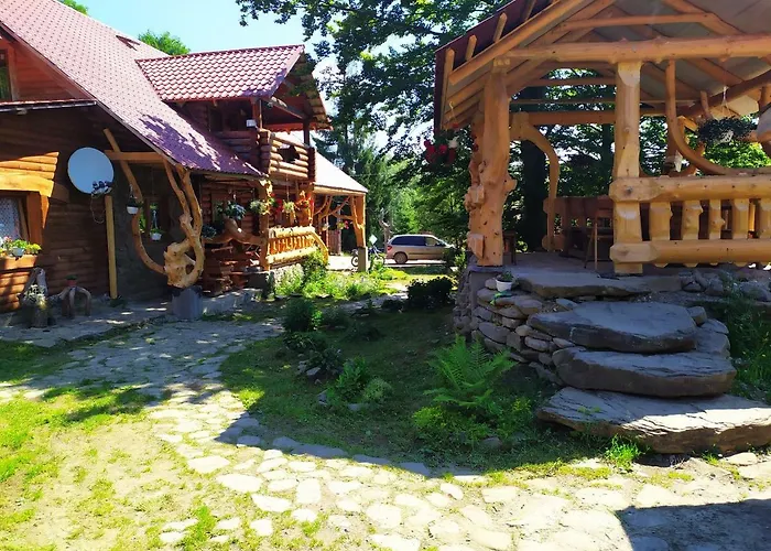 під горбком Konukevi
