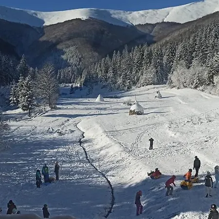 Pensión під горбком 3*