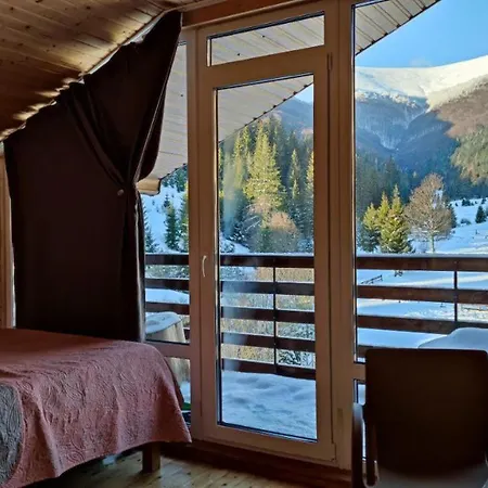 Pensión під горбком 3*
