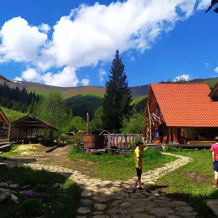 Casa de hóspedes під горбком *